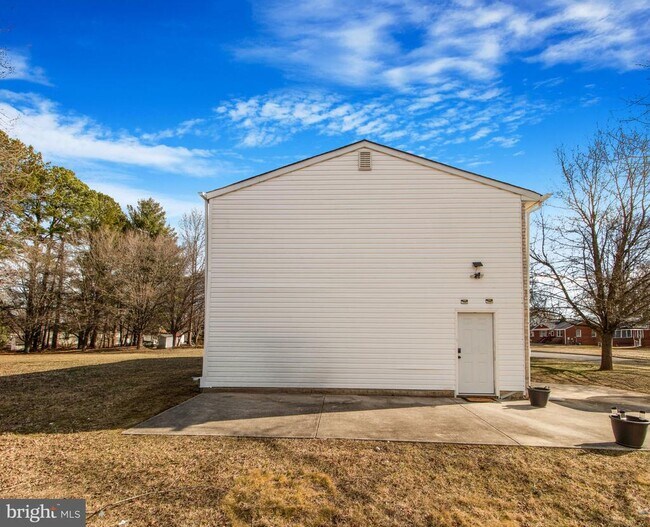 Building Photo - 7602 Mezmer Ln