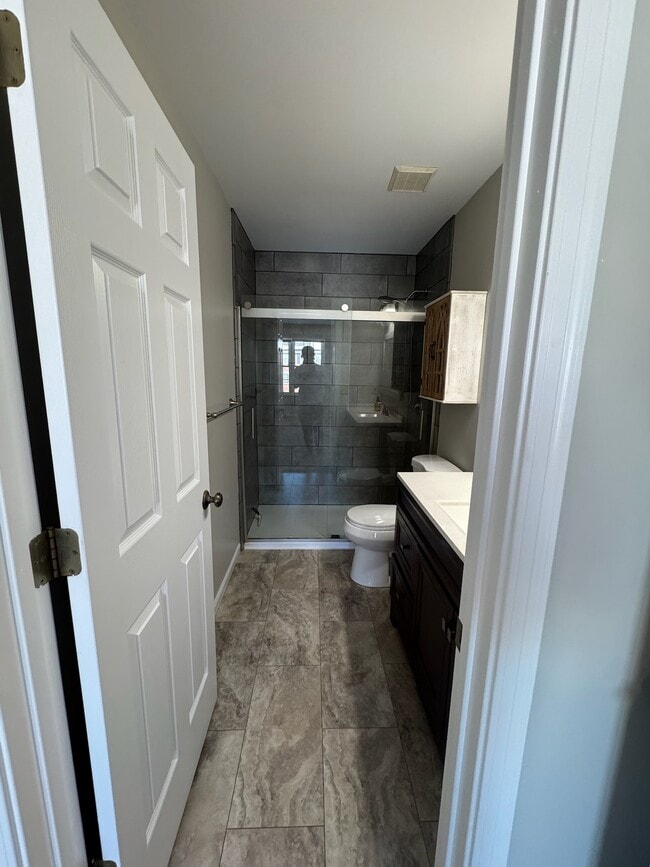 Building Photo - 8811 Woodridge Dr