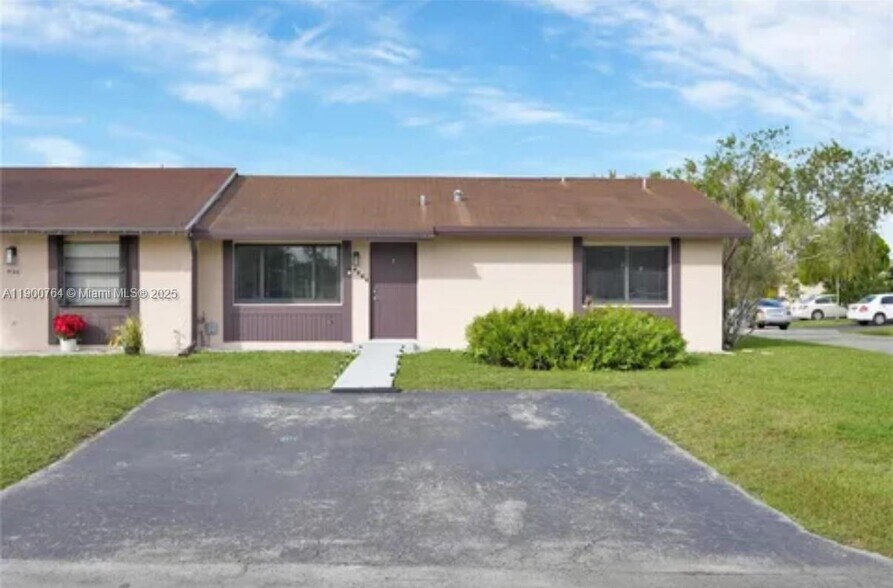 Primary Photo - 4800 SW 136th Pl
