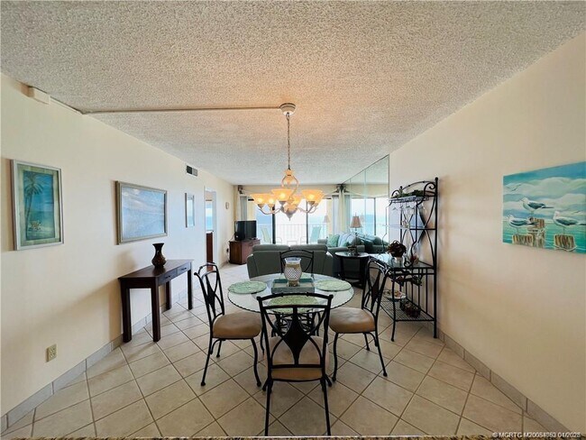 Building Photo - 10102 S Ocean Dr