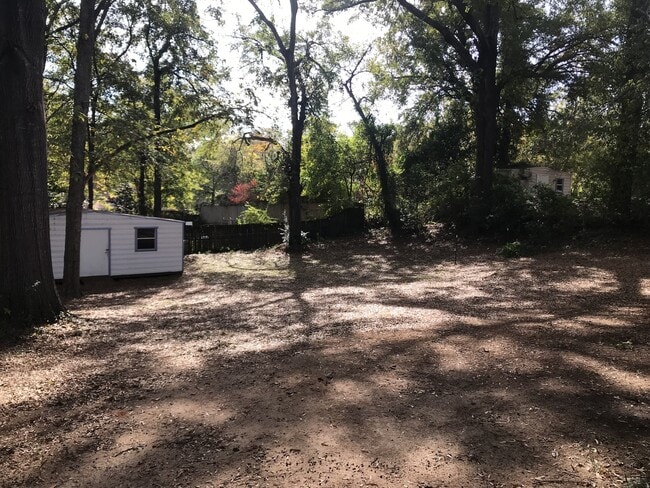 Building Photo - **UPCOMING**Nice 4 Bedroom / 1 Bathroom Ho...