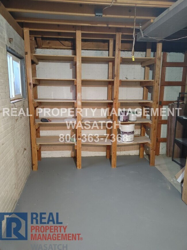 Building Photo - Take a Look at This 4 Bedroom 2 Bathroom H...