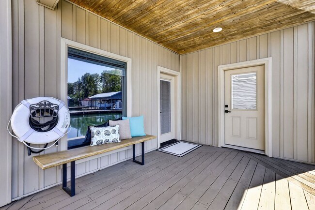 Building Photo - 18525 NE Marine Dr
