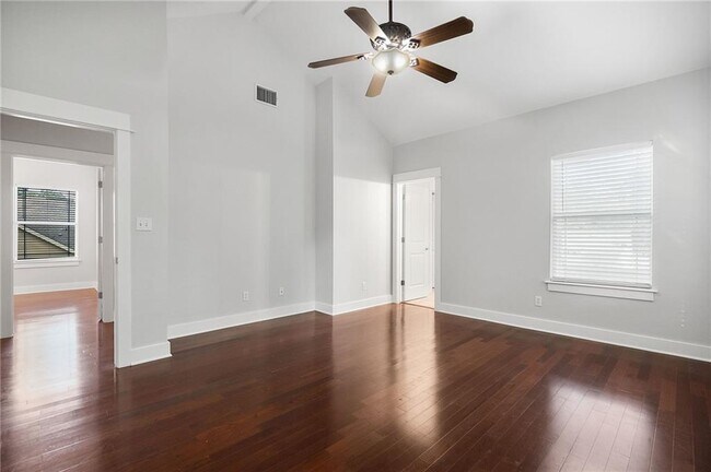 Building Photo - 3207 Holton St