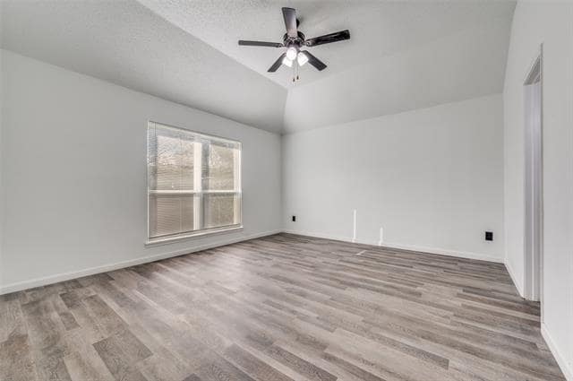 Building Photo - 2916 S Bend Dr