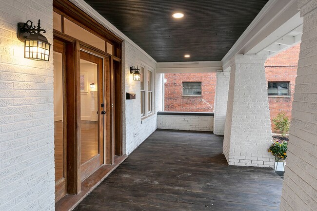 Building Photo - 104 E Glenwood Ave