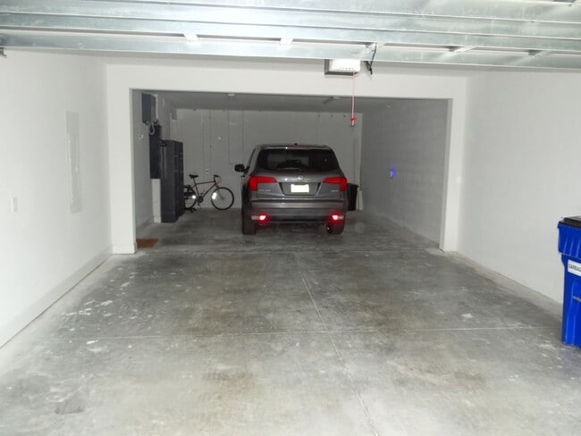 Building Photo - 3 bedroom/3bath Townhome in Dunedin