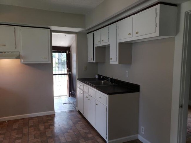 Building Photo - 3 bedroom in Louisville KY 40216