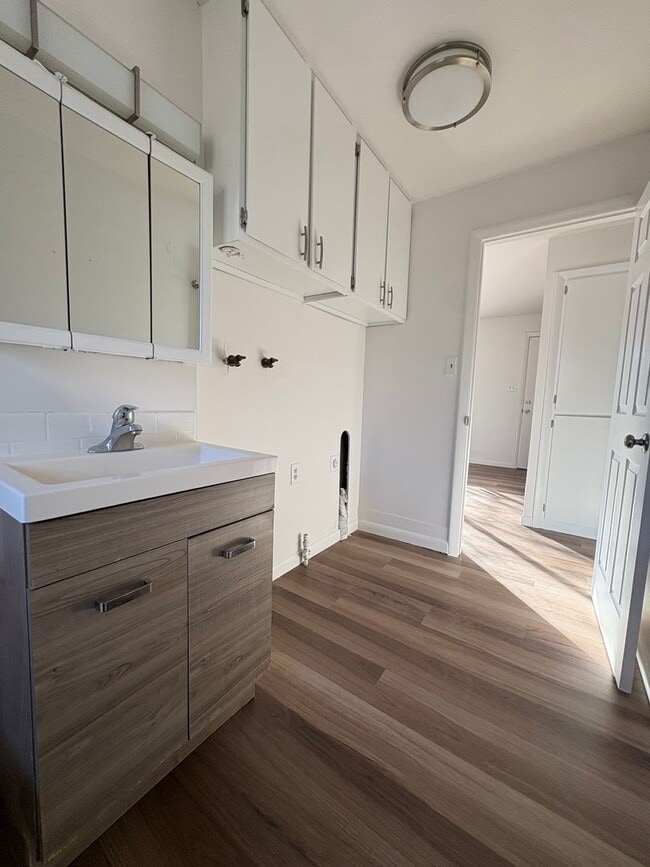 Building Photo - 983-985 S 600 W