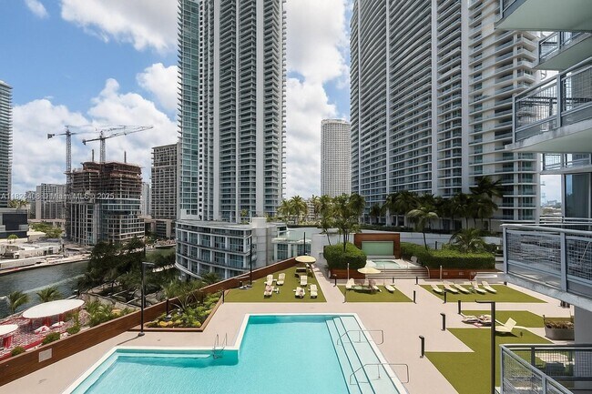 Building Photo - 350 S Miami Ave