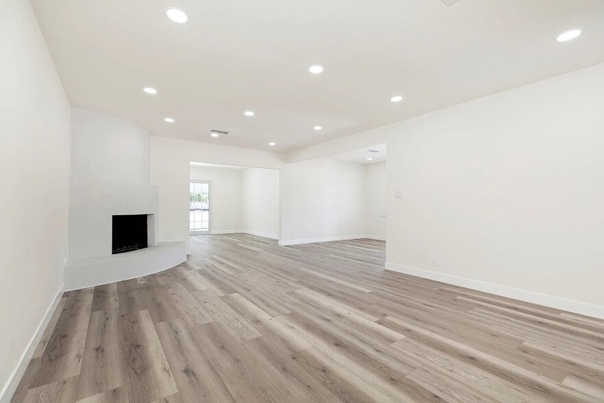 Building Photo - 11110 Odell Ave