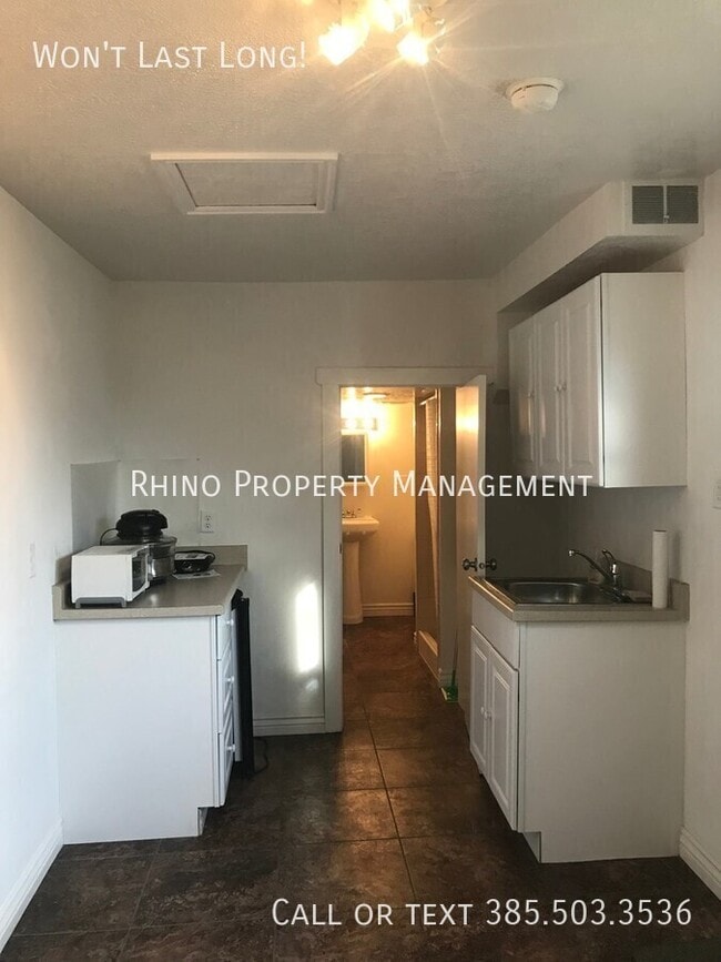 Primary Photo - 2885 Van Buren Ave