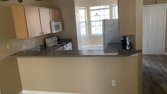 Building Photo - 1142 S Beach Cir