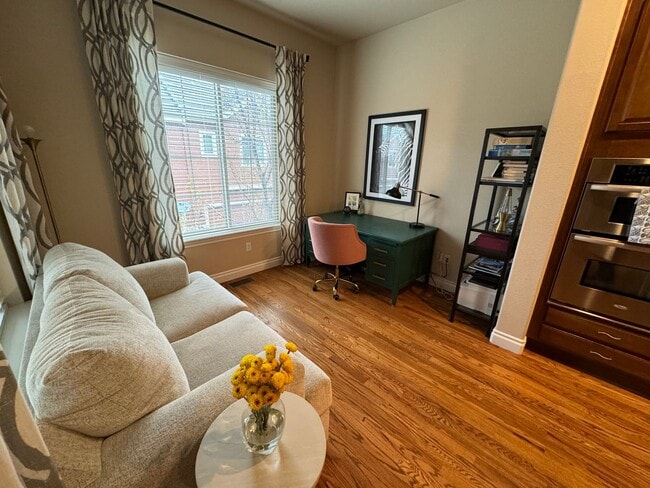 Building Photo - Amazing Lone Tree Home!