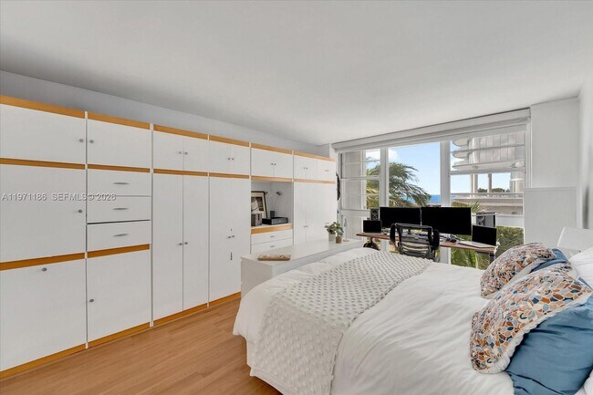 Building Photo - 2451 Brickell Ave