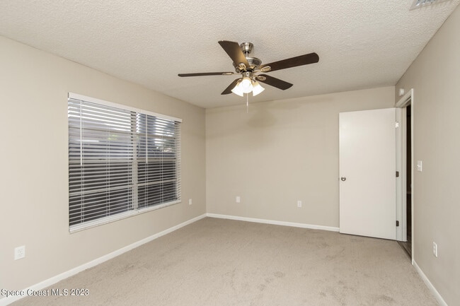 Building Photo - 865 Pine Wood Ave