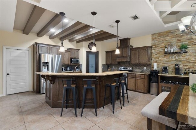 Building Photo - 12 Samaria St