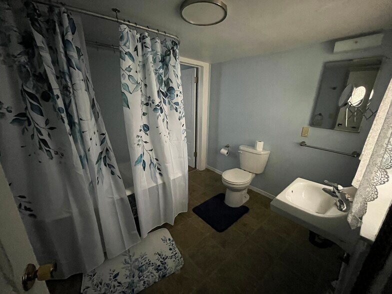 Bath - 49 Linoberg St