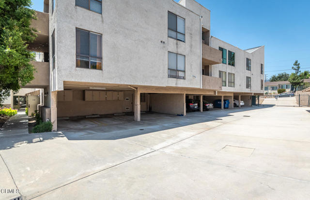 Building Photo - 2143 Montrose Ave
