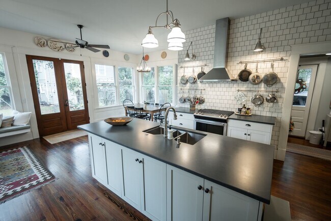 Building Photo - 290 Milledge Cir