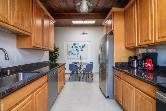 Building Photo - 814 Emily Dr