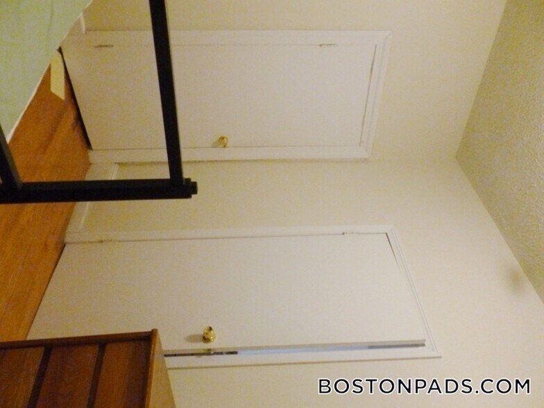 Building Photo - 171 Hemenway St