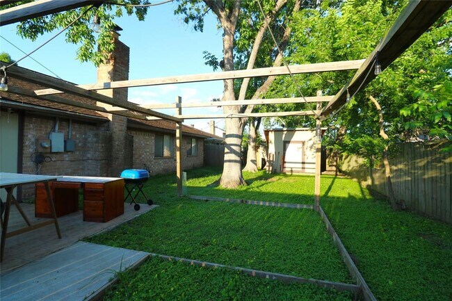 Building Photo - 7911 Fawn Terrace Dr