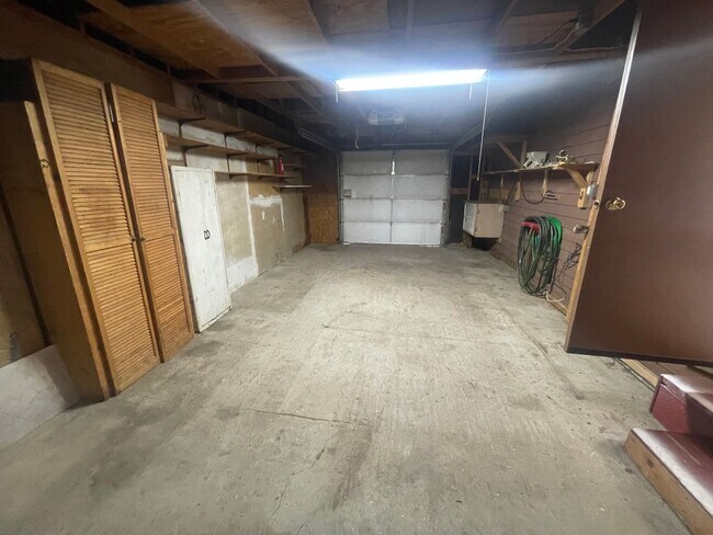 Building Photo - 154 S Los Pinos Dr