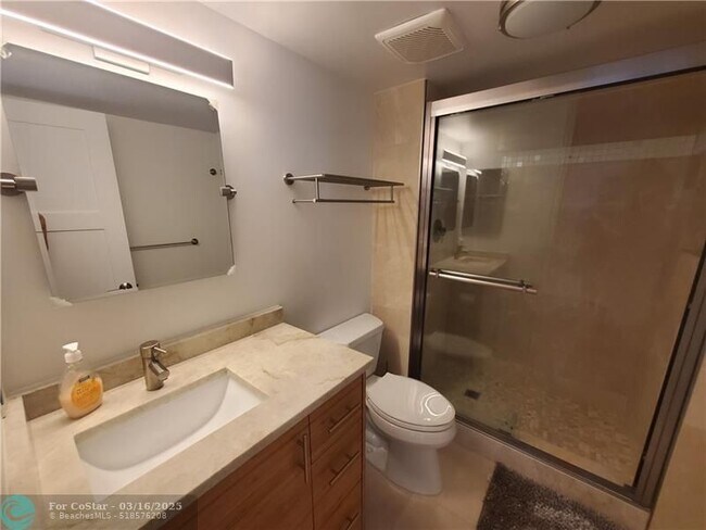 Building Photo - 1401 N Riverside Dr