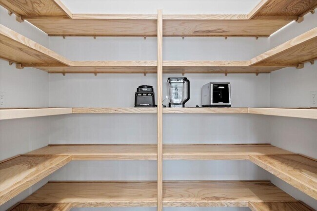 Building Photo - 13621 Le Christine Dr