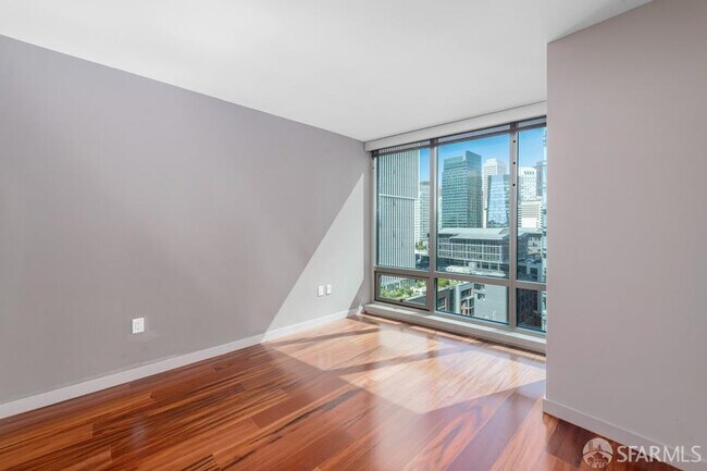 Building Photo - 333 1st St