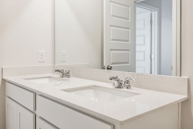 Building Photo - 616 Emerson Ln