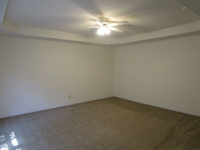 Building Photo - 5013-5015 Betty Jean Way