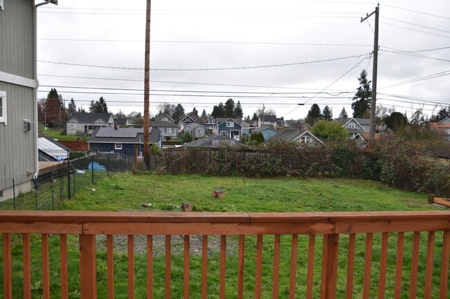 Building Photo - Fully Updated 3 Bedroom 2 Bath Tacoma 2 Story