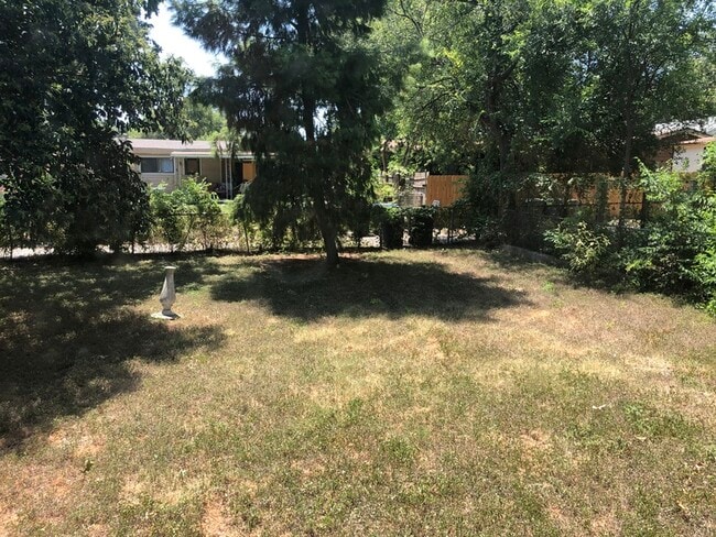 Building Photo - 418 Saratoga Dr