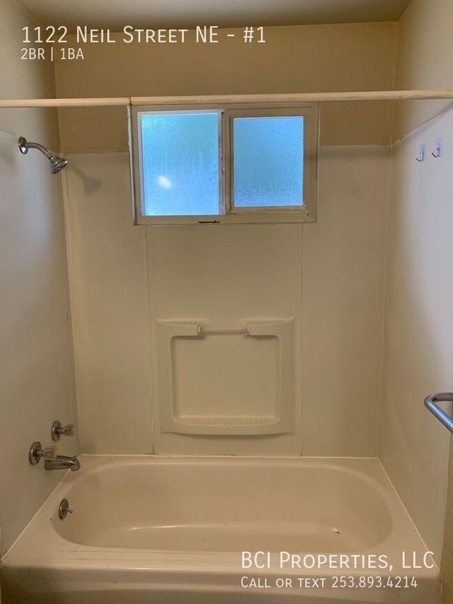 Building Photo - 1122 Neil St NE