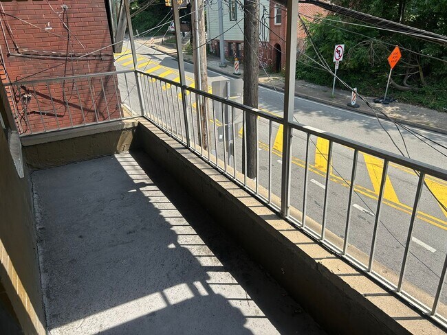 Building Photo - Fantastic 2 BR Apartment in South Oakland on Bates Street! CALL NOW!