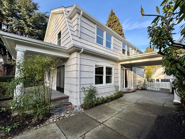 Building Photo - Capitol Hill Home