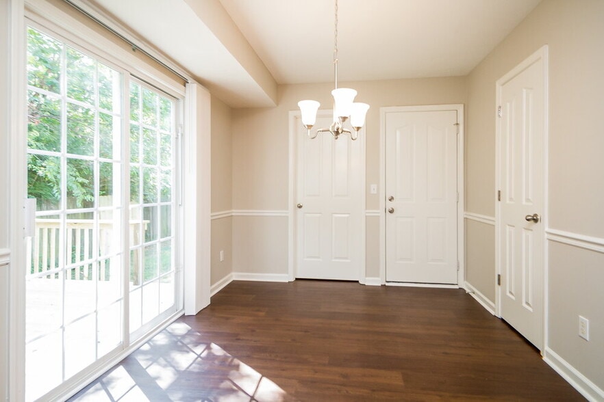 Building Photo - 1031 Tom Hailey Blvd