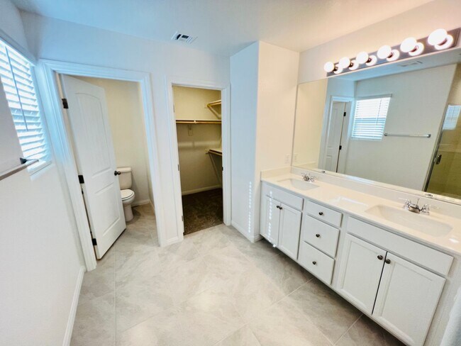 Building Photo - NEW NEW NEW Cadence 4 Bedroom