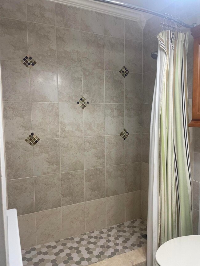 Building Photo - 523 Piedmont K