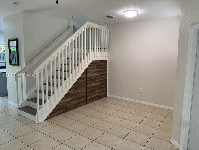 Building Photo - 3001 SE 17th Ave