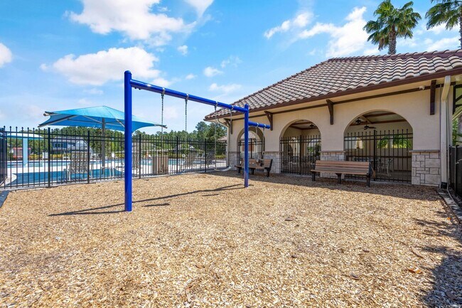 Building Photo - Beautifully Maintained home in Pool Community!
