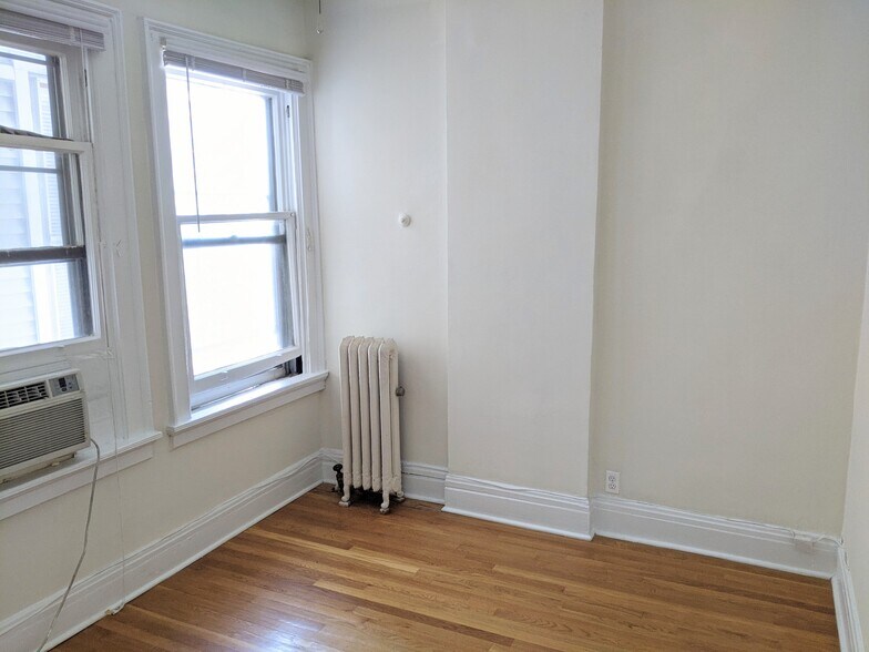 Building Photo - 1308 Sherman Ave