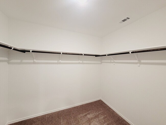 Building Photo - 2024 4-bed Home in Bulverde