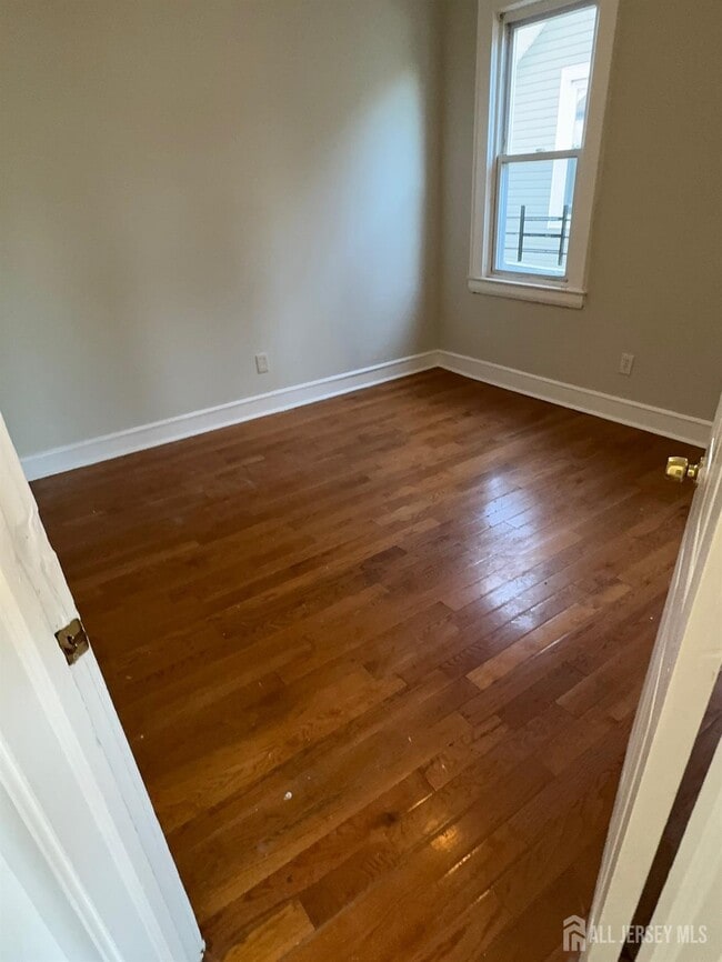 Building Photo - 123 University Pl