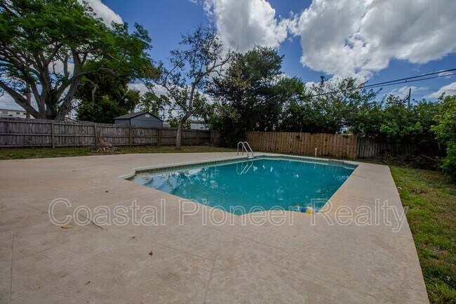 Building Photo - 10760 62nd Ave N