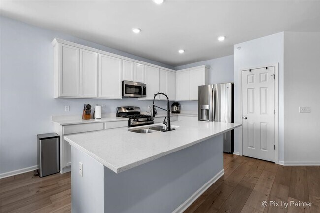 Building Photo - 466 Comstock Rd