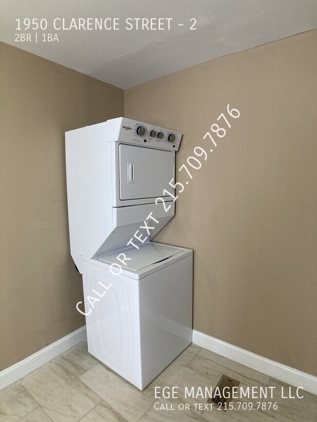 Building Photo - 1950 Clarence St