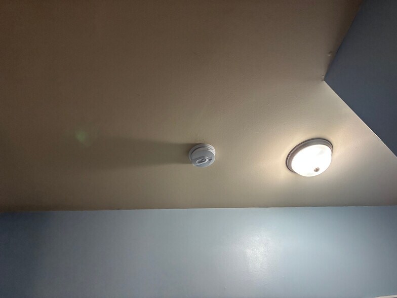 Building Photo - Room in Townhome on Chatham Ridge Dr